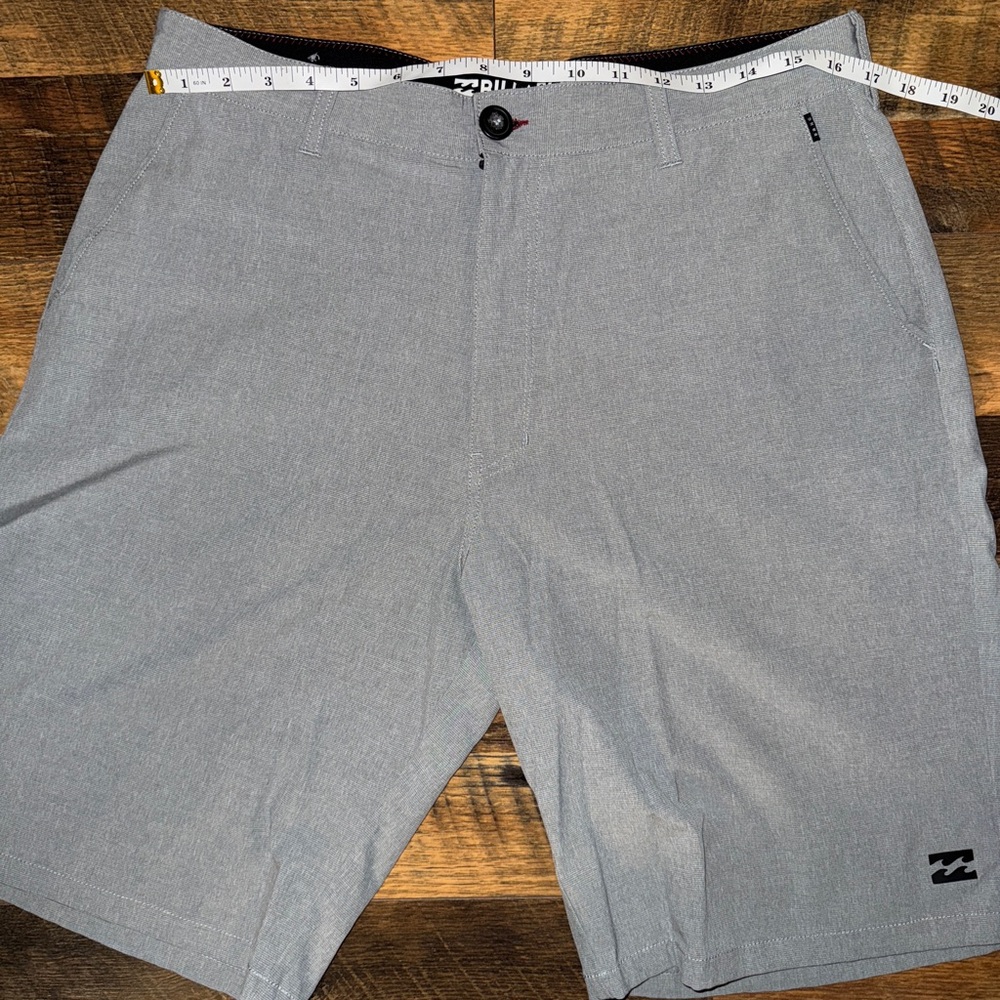 Men’s Billabong Submersible Shorts Size 32